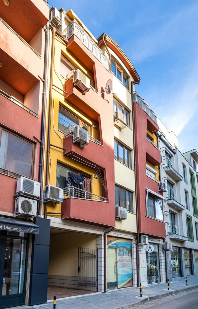 Downtown 1BD Apartment w/ Cosy Balcony