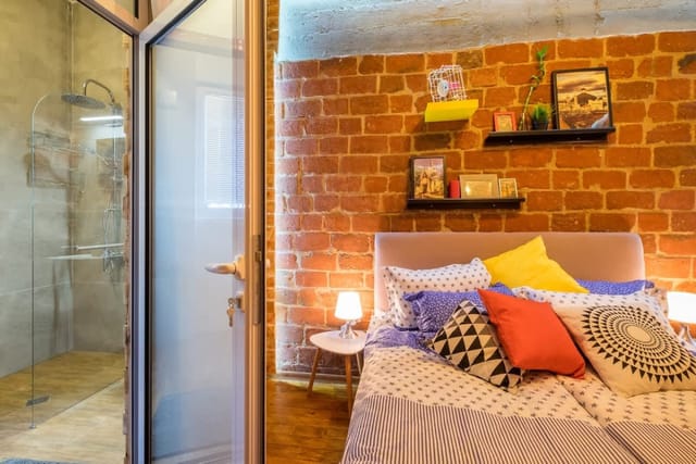 2 BDR & 2 BTHR Funky Apartment / Supreme Location