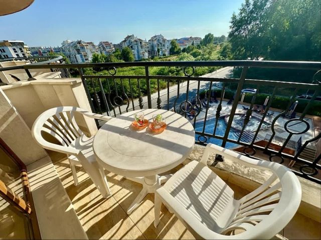 River Park Cozy Studio with pool view