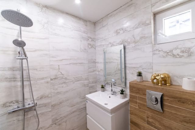 Central Plovdiv: Modern 1BR with Netflix & Balcony