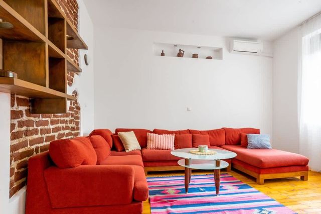 Sofia's Vintage Gem: Spacious 2BD Flat on Solunska