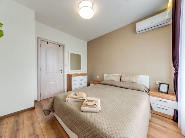 Stylish 1BR in the Heart of Town - Photo 2