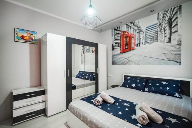 Feel Right at Home - Bright and Modern Apartment - Photo 4