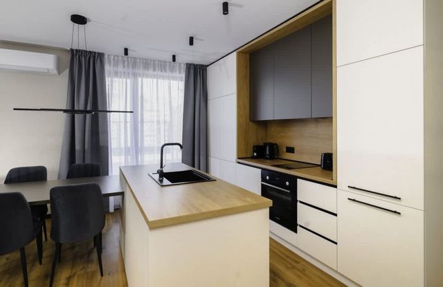 Aviva Living - 2BD Apartment With Free Parking