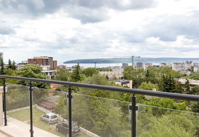 Stylish Flat with Balcony & City Views–Briz, Varna