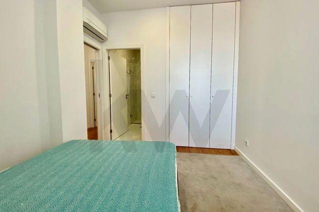 2 BDR & 2 BTHR Duplex with 2 balconies