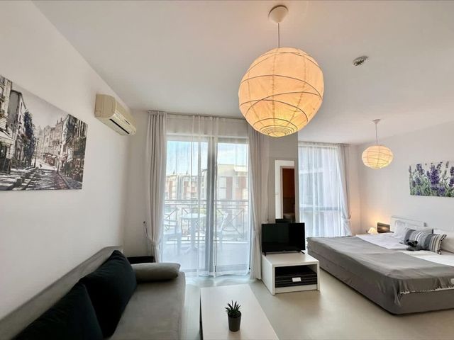 Cozy Rainbow 3  studio pool view