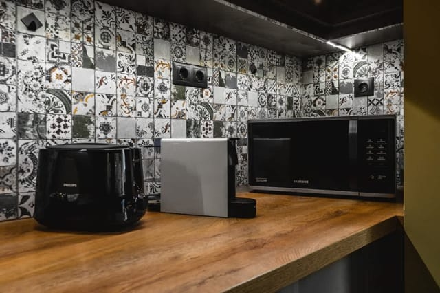 Eagles' Bridge  1BD flat with desk