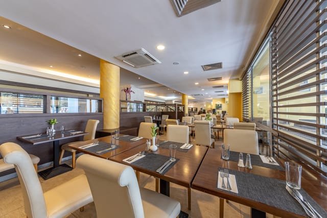 Modern Restaurant in the Flamingo Grand Hotel