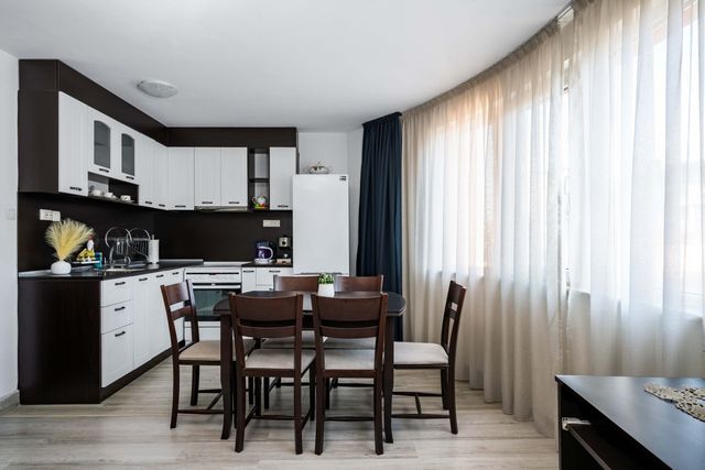 Sunny & Modern 1BD Apartment