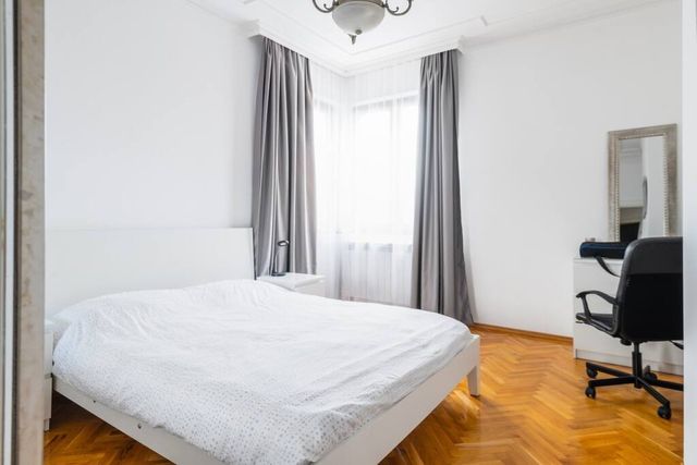 Vitosha Str 2BD White & Blue Apt