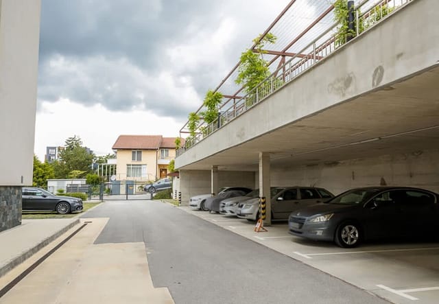 Stylish Flat with Balcony & City Views–Briz, Varna