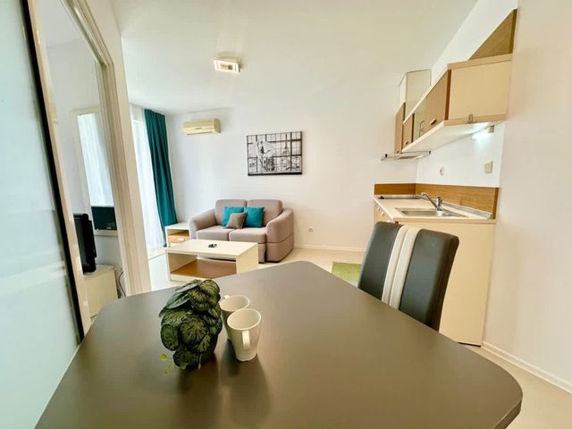 Cozy  pool view apartment on complex Rainbow 3