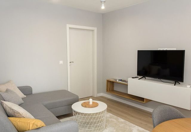 Sea Garden Varna - 2BD Flats with Desk & Balcony