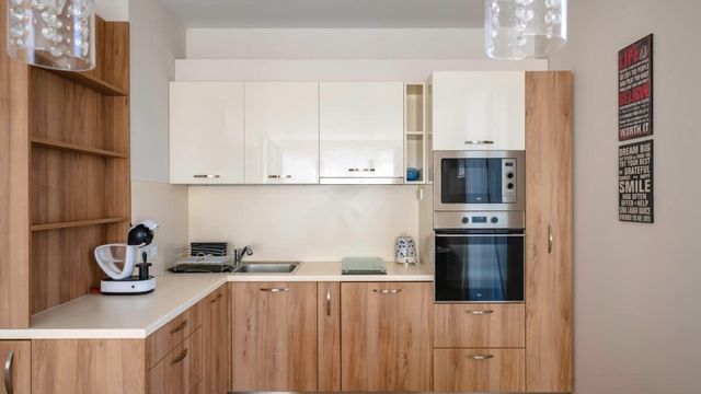 Modern &amp; Spacious Stay - Photo 2