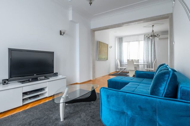 Vitosha Str 2BD White &amp; Blue Apt - Photo 3