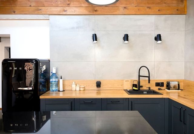 Stylish Maisonette Just Steps from the Sea Garden