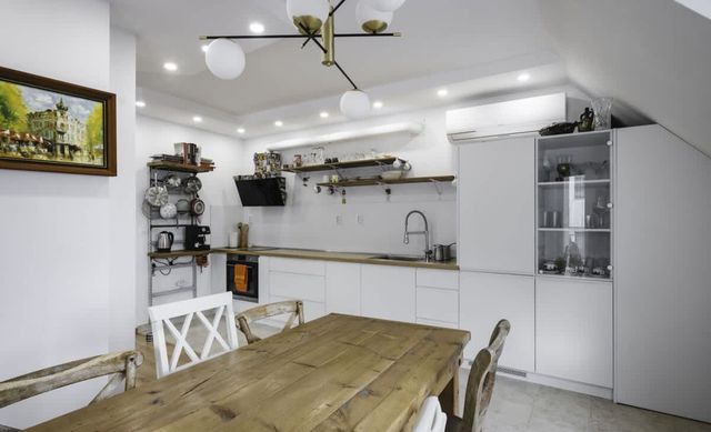 Charming & Cozy 2BD Apartment with Natural Light