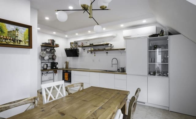 Charming & Cozy 2BD Apartment with Natural Light