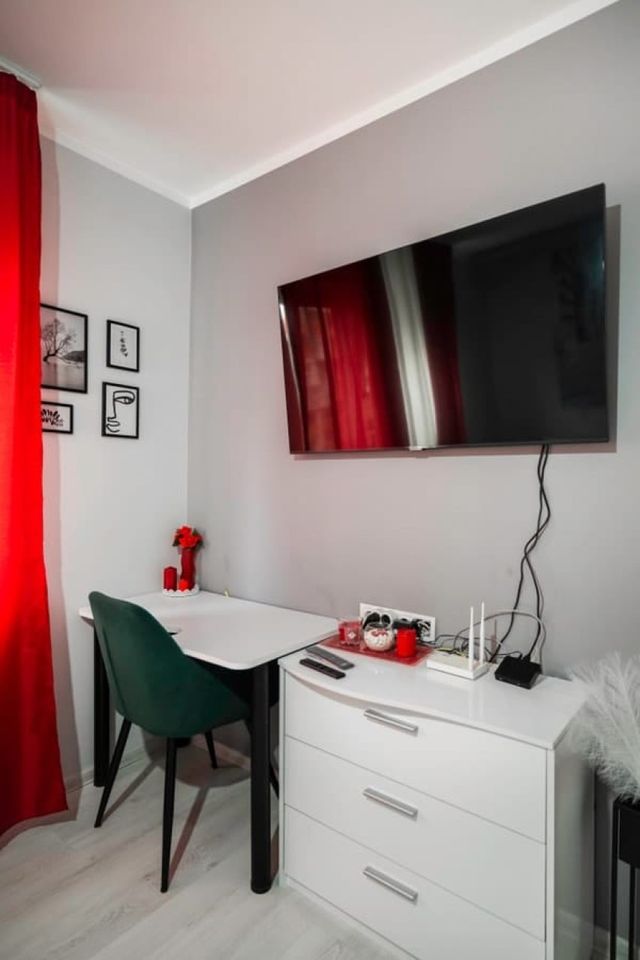 Feel Right at Home - Bright and Modern Apartment