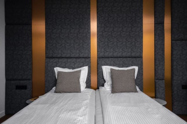 Exquisite Penthouse: Luxe Living with City Views