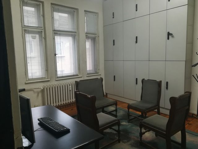 Office in an old building (1938) that is a cultural monument. Size 160 sq. m. No bathroom. No elevator, 4-th floor; 5 rooms; 2 small balconies.
