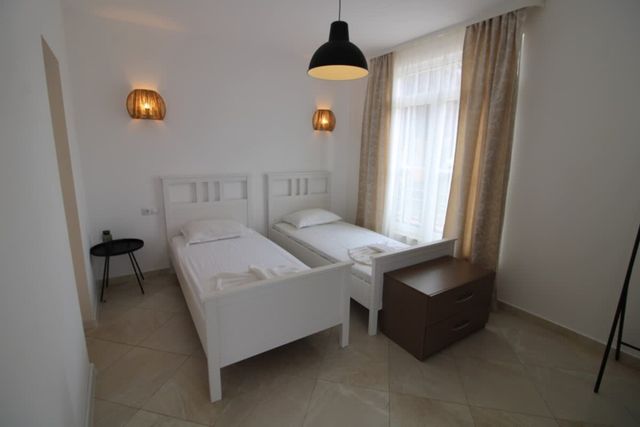 Cozy 2 bedroom apartment in Flores Garden