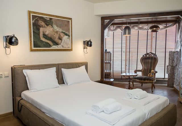 Modern Comfort &amp; Vintage Charm with Panoramic View - Photo 3