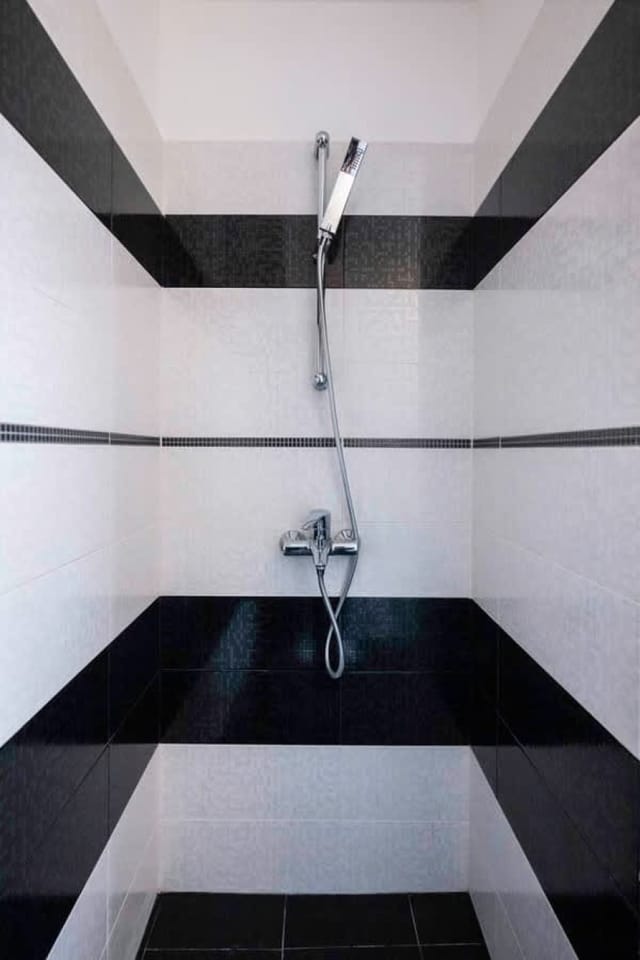 Silver Gem  1BD with desk and balcony