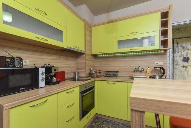 Vintage Spot - Colorful One-Bedroom Apartment