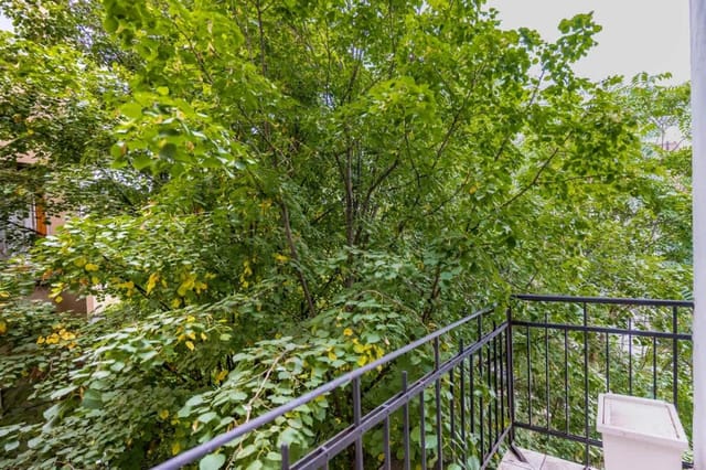 Sofia's Vintage Gem: Spacious 2BD Flat on Solunska