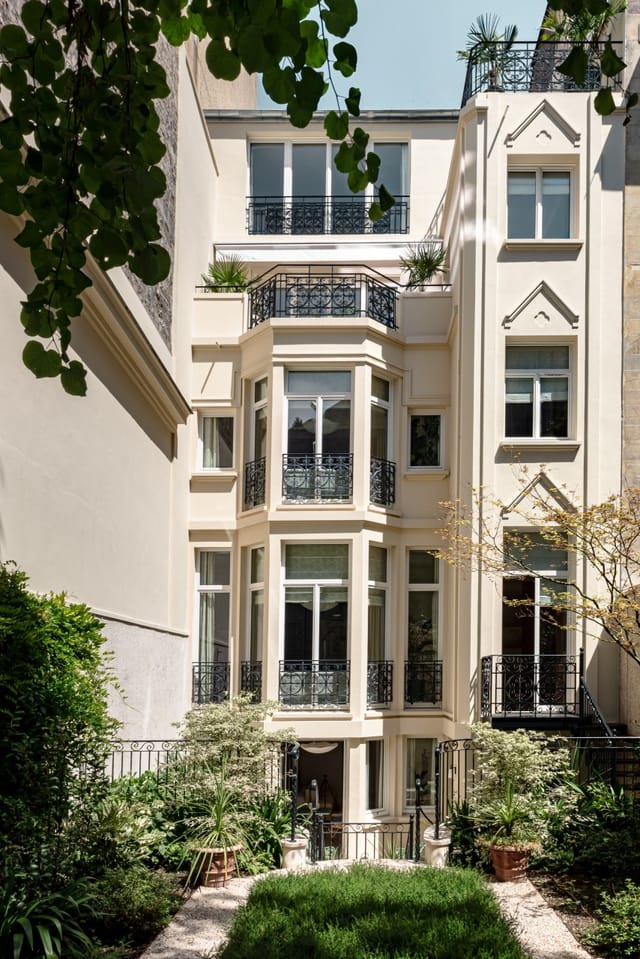 Our apartments located in a separate villa next to the hotel offer the decor and feel of the Saint James Paris with the intimacy of a private home.