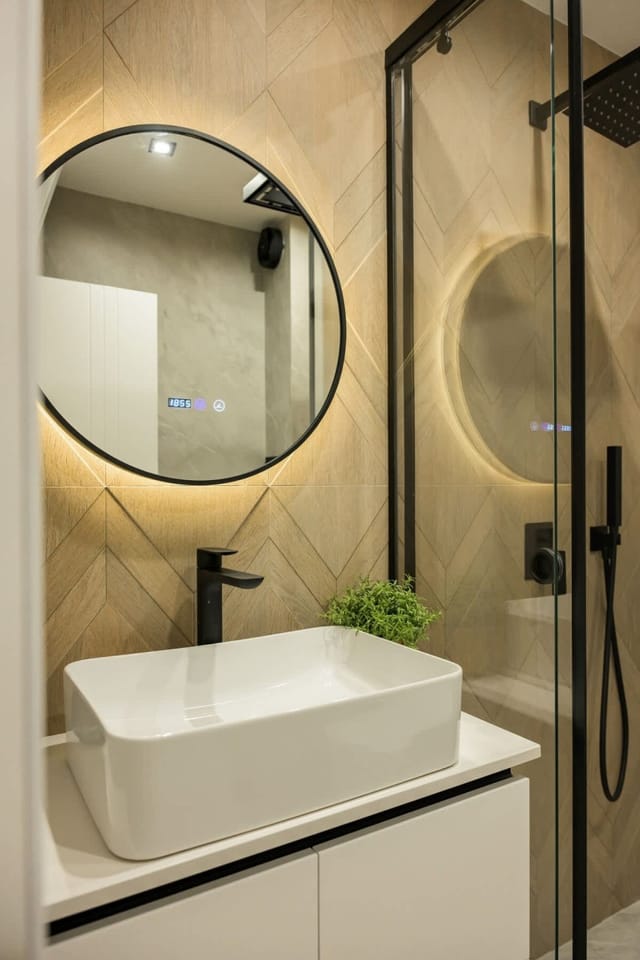 Modern Apartment in Top Center | Steps from Beach