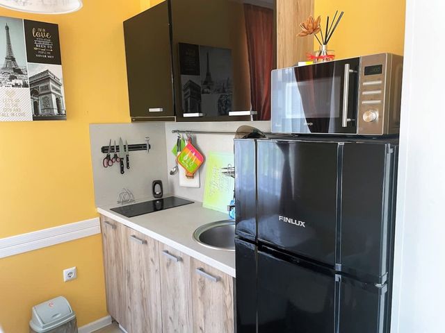 Bright 1BD Apartment with Nice Terrace