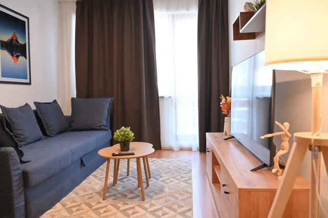 Cozy Flat with Pool & Mountain Views, Near Gondola