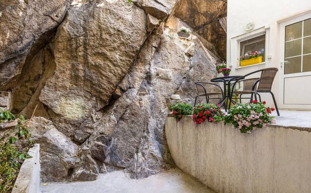 The Old Town Vintage 2-Bedroom Jewel