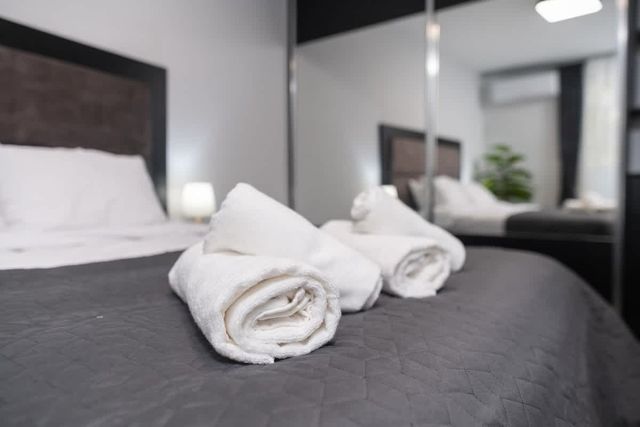 Central Plovdiv: Modern 1BR with Netflix & Balcony