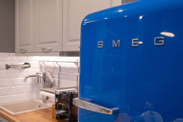 High-end Designer Aprt - AC & Lift & Balcony