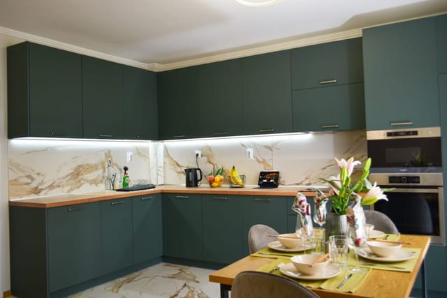 City Center Charm: 2BR Apartment - Photo 2