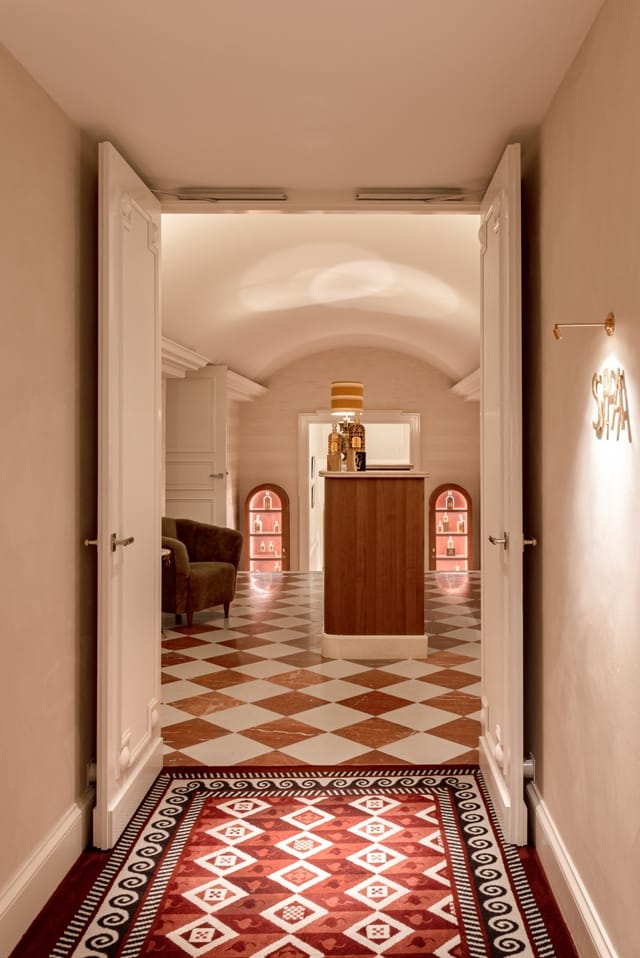 Our apartments located in a separate villa next to the hotel offer the decor and feel of the Saint James Paris with the intimacy of a private home.