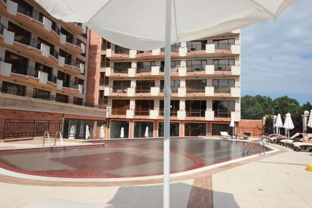 River Park Superior Studio with pool view