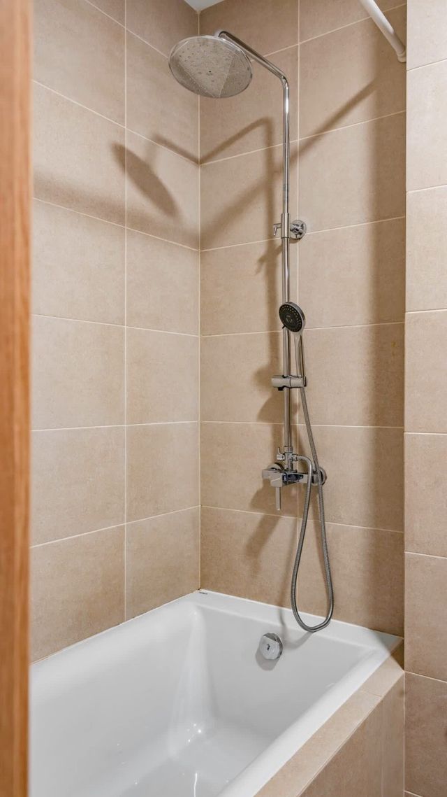 Modern & Spacious Stay