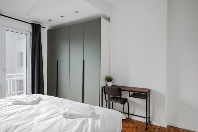 Luminous Central Retreat Spacious 2BD Apartment