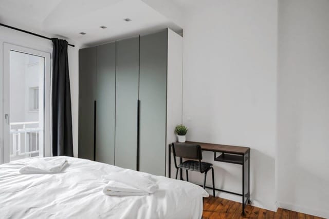 Luminous Central Retreat Spacious 2BD Apartment