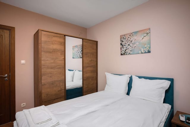 Warm & Spacious Stay with Balcony