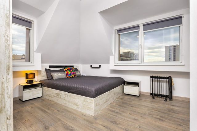 Top-Floor Flat with Balcony