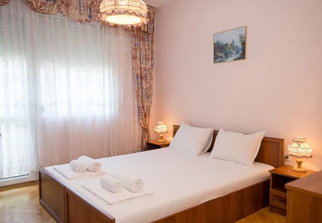Sunny 2-Bedroom Flat near Sea Garden|Chayka, Varna - Photo 2