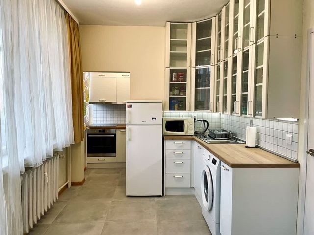 Bright &amp; Spacious 2BD Flat | Near Mall of Sofia - Photo 4