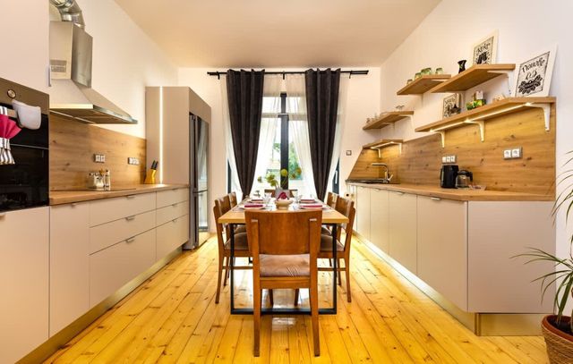 Chic and Charming 2BD Flat in the Heart of Plovdiv - Photo 2