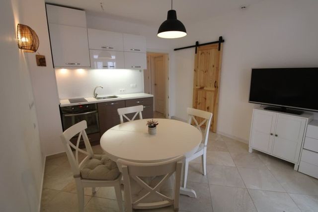 Cozy 2 bedroom apartment in Flores Garden